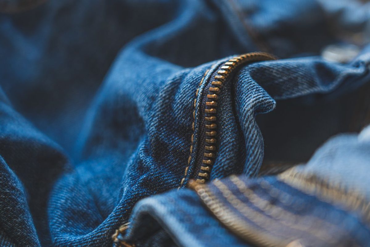 Sukienki dżinsowe dla puszystych – wygoda, fasony i stylizacje plus size