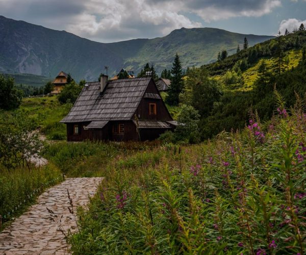 Pokoje w Górach Stołowych – jak wybrać wygodny nocleg na wyjazd?