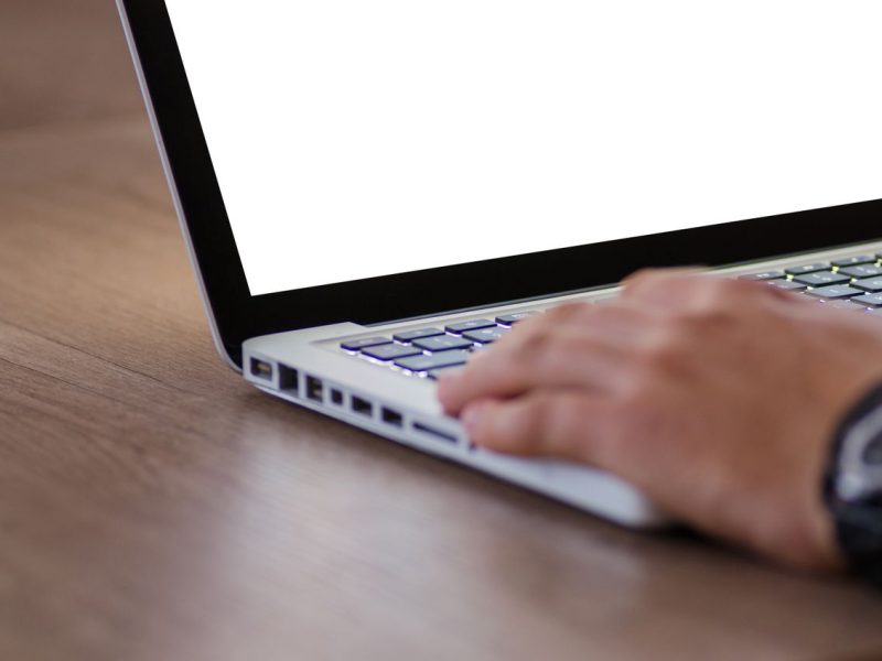 Terapia bez wychodzenia z domu: dla kogo forma zdalna sprawdza się najlepiej?