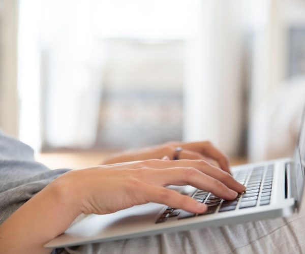 Problemy ze słabym sygnałem Wi-Fi w piętrowym domu? Poznaj najlepsze sposoby na poprawę i wzmocnienie zasięgu domowej sieci