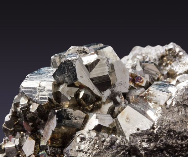 Zakup metali szlachetnych – na co uważać i dlaczego bezpieczniej realizować transakcje u certyfikowanego dystrybutora?