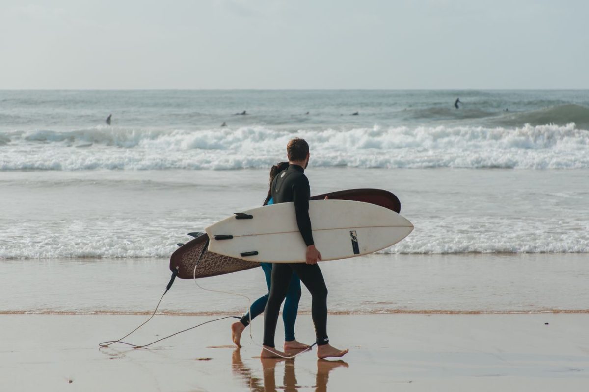 Wyspa dla początkujących surferów — dlaczego Azja bywa łatwiejszym startem niż Atlantyk?