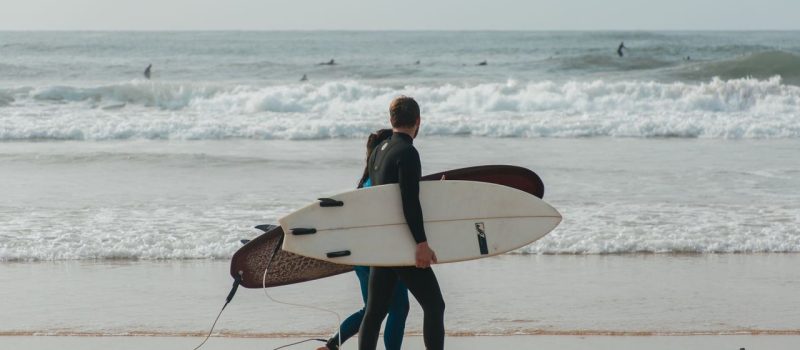 Wyspa dla początkujących surferów — dlaczego Azja bywa łatwiejszym startem niż Atlantyk?