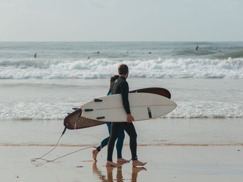 Wyspa dla początkujących surferów — dlaczego Azja bywa łatwiejszym startem niż Atlantyk?