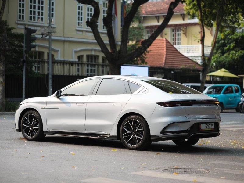 Kompaktowy SUV hybrydowy do miasta – czy napęd plug-in to najlepszy wybór na co dzień?